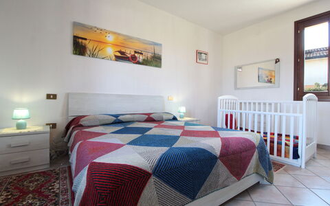 Villa Camerini, Nature, Bikes and Beaches: Pavimento, Interior Design, Mobilia, Appartamento, Camera Da Letto, Camera, Letto, Bedding, Telaio Del Letto, Cornice