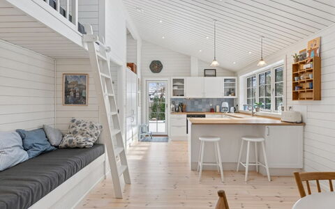 Hoat - 250M from the Sea: Legna, Pavimentazione, Pavimento, Interior Design, Soffitto, Pavimento In Legno, Casa, Mobilia, Cucina, Porta