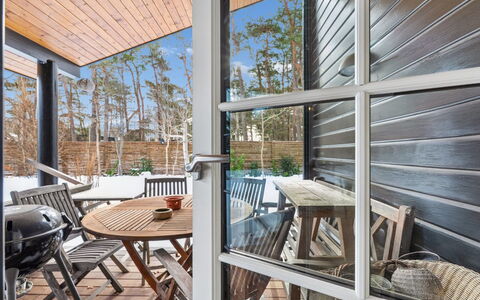 Hoat - 250M from the Sea: Legna, Deck, Materiale Composito, Latifoglie, Pavimento In Legno, Plank, Portico, Color Legno, Sedia, Bicchiere
