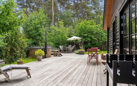 Hoat - 250M from the Sea: Legna, Pavimento In Legno, Portico, Latifoglie, Mobilia, Mobili Da Esterno, Deck, Casa, Plank, Porta