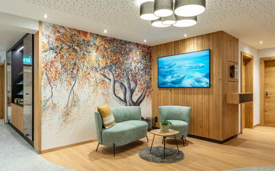 Zell am Ziller 735: Mobilia, Interior Design, Pavimentazione, Legna, Pavimento, Soffitto, Illuminazione, Camera, Casa, Soggiorno