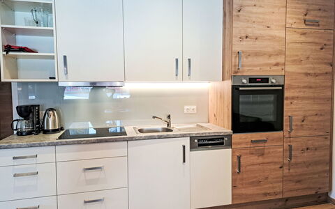 Josephine: Cabinetry, Controsoffitto, Pavimentazione, Elettrodomestico Da Cucina, Mobilia, Cucina, Legna, Interior Design, Apparecchio Major, Credenza