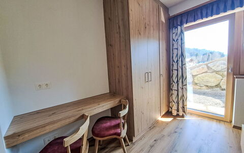 Josephine: Legna, Pavimentazione, Pavimento, Interior Design, Camera Da Letto, Soffitto, Camera, Color Legno, Letto, Latifoglie