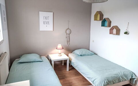 Le Duc: Mobilia, Letto, Camera Da Letto, Interior Design, Parete, Pavimento, Pavimentazione, Legna, Bedding, Lenzuolo