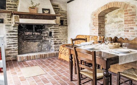 Cotoneaster: Mobilia, Parete, Interior Design, Legna, Tavolo, Cucina & Sala Da Pranzo Tavolo, Pavimentazione, Sedia, Sala Da Pranzo, Soffitto