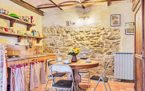Ginestra: Mobilia, Interior Design, Parete, Legna, Pavimentazione, Camera, Tavolo, Cucina, Illuminazione, Pavimento