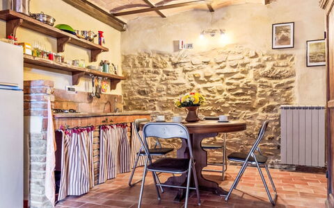 Ginestra: Mobilia, Interior Design, Legna, Pavimentazione, Pavimento, Camera, Illuminazione, Soffitto, Tavolo, Cucina