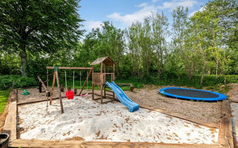 Blaguna - 9Km to the Fjord: Attrezzatura Giochi All'Aperto, Campo Da Giuoco, Terreno Di Gioco, Giardino, Scivolo, Parco, Landscaping, Backyard, Sabbia, Giocare