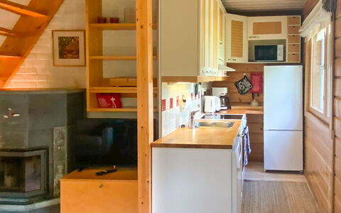 Aurinko Vanaja: Pavimentazione, Legna, Interior Design, Pavimento, Cucina, Elettrodomestico Da Cucina, Mobilia, Camera, Apparecchio Major, Soffitto