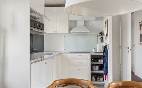 Paale - 395M from the Sea: Mobilia, Legna, Interior Design, Pavimentazione, Pavimento, Sedia, Camera, Soffitto, Soggiorno, Appartamento