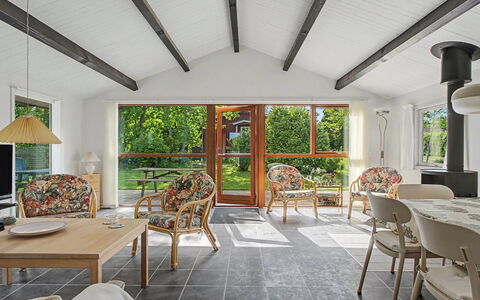 Pascal - 175M from the Sea: Mobilia, Interior Design, Pavimentazione, Legna, Soffitto, Pavimento, Sedia, Tavolo, Divano, Soggiorno