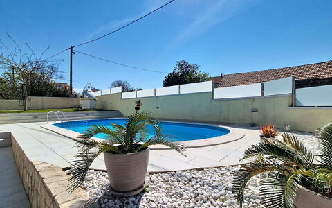 Ivanka: Piscina, Appartamento, Ricorrere, Balcone, Condominio, Shade, Eco Hotel, Hotel, Resort Citta '