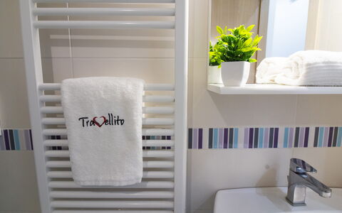 Villa i Gabbiani Otranto: Interior Design, Pavimento, Camera, Idraulico Fixture, Bagno, Lavello, Design, Asciugamano, Idraulico