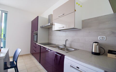 Villa i Gabbiani Otranto: Cucina, Controsoffitto, Elettrodomestico Da Cucina, Apparecchio Major, Pavimentazione, Interior Design, Cabinetry, Lavello, Mobilia, Lavandino Della Cucina