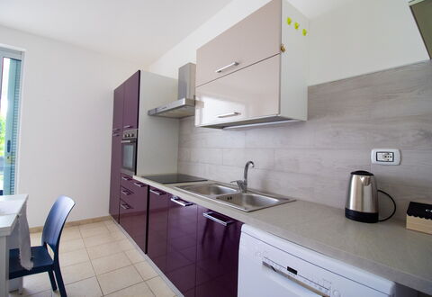Villa i Gabbiani Otranto: Cucina, Controsoffitto, Elettrodomestico Da Cucina, Apparecchio Major, Pavimentazione, Interior Design, Cabinetry, Lavello, Mobilia, Lavandino Della Cucina