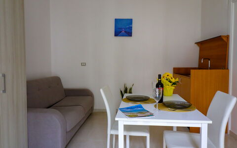 Elaia'S House Cannole: Legna, Pavimentazione, Interior Design, Pavimento, Appartamento, Color Legno, Latifoglie, Sedia, Soggiorno