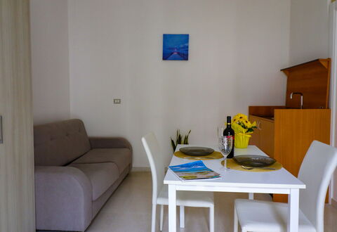 Elaia'S House Cannole: Legna, Pavimentazione, Interior Design, Pavimento, Appartamento, Color Legno, Latifoglie, Sedia, Soggiorno