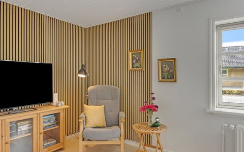 Seved - 440M from the Sea: Appartamento, Shade, Balcone, Sedia, Recinzione, Mobili Da Esterno, Alluminio, Erba Sintetica