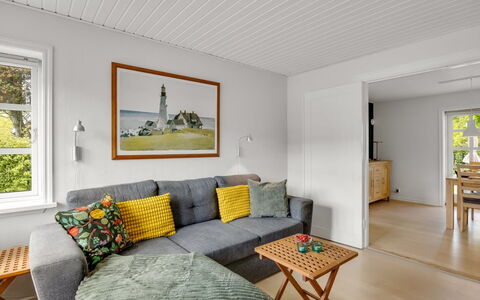 Seved - 440M from the Sea: Appartamento, Shade, Balcone, Sedia, Recinzione, Mobili Da Esterno, Alluminio, Erba Sintetica