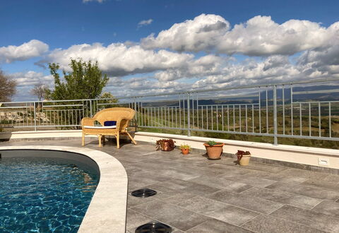 Villa Ombrone: Mobili Da Esterno, Piscina, Materiale Composito, Flagstone, Shade, Sedia, Calcestruzzo, Piastrella, Ricorrere, Giochi D'Acqua