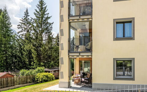 Chesa Chalcherin 3: Appartamento, Balcone, Estate, Portico, Corrimano, Raccordo, Villa