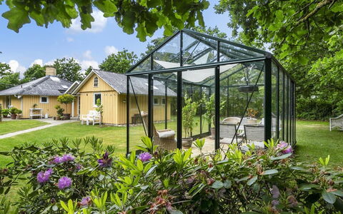 Holmsten - 250M to the Fjord: Mobilia, Legna, Interior Design, Pavimentazione, Pavimento, Sedia, Camera, Soffitto, Soggiorno, Appartamento
