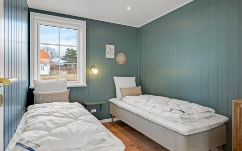 Delan - 650M from the Sea: Camera Da Letto, Legna, Pavimento, Pavimentazione, Interior Design, Letto, Lenzuolo, Bedding, Soffitto, Telaio Del Letto