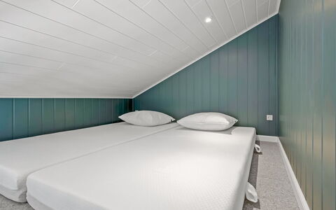 Delan - 650M from the Sea: Soffitto, Pavimento, Pavimentazione, Interior Design, Camera Da Letto, Letto, Bedding, Materasso, Biancheria, Telaio Del Letto
