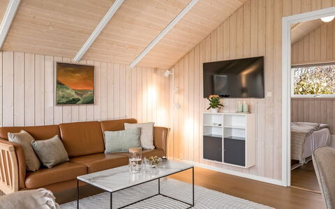 Caranus - 120M from the Sea: Legna, Interior Design, Pavimentazione, Pavimento, Mobilia, Soffitto, Camera, Pavimento In Legno, Casa, Soggiorno