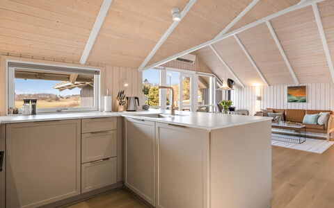 Caranus - 120M from the Sea: Legna, Pavimentazione, Interior Design, Soffitto, Pavimento, Cucina, Controsoffitto, Pavimento In Legno, Casa, Cabinetry
