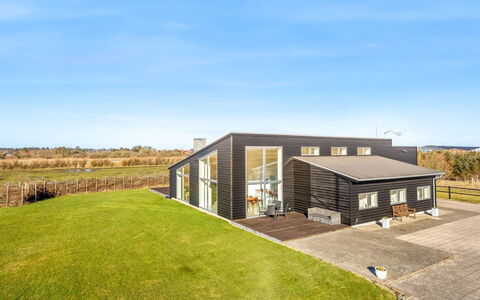 Emelita - 1.4Km from the Sea: Mobilia, Legna, Interior Design, Pavimentazione, Pavimento, Sedia, Camera, Soffitto, Soggiorno, Appartamento