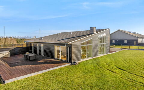 Emelita - 1.4Km from the Sea: Mobilia, Legna, Interior Design, Pavimentazione, Pavimento, Sedia, Camera, Soffitto, Soggiorno, Appartamento