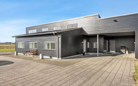 Emelita - 1.4Km from the Sea: Mobilia, Legna, Interior Design, Pavimentazione, Pavimento, Sedia, Camera, Soffitto, Soggiorno, Appartamento