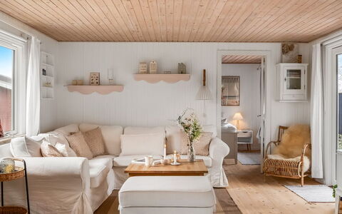 Nikica - from the Sea: Mobilia, Interior Design, Pavimentazione, Divano, Pavimento, Legna, Soffitto, Camera, Soggiorno, Illuminazione