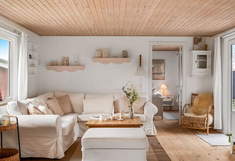 Nikica - from the Sea: Mobilia, Interior Design, Pavimentazione, Divano, Pavimento, Legna, Soffitto, Camera, Soggiorno, Illuminazione