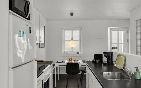 Alwina - 900M from the Sea: Interior Design, Soffitto, Cucina, Pavimentazione, Apparecchio Major, Pavimento, Elettrodomestico Da Cucina, Lampada, Controsoffitto, Illuminazione