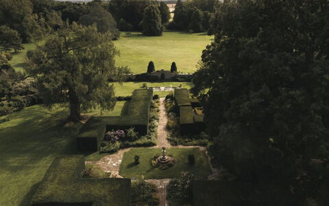 Innes House: Arbusto, Paesaggio, Giardino, Prato, Parco, Landscaping, Hedge, Piantagione, Tempo Libero, Giardino Botanico