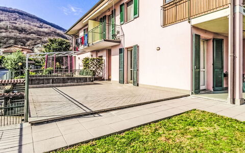 Casa Aldes: Zona Residenziale, Casa, Balcone, Portico, Estate, Villa, Cortile, Hacienda, Recinzione, Hotel