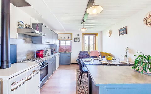 Maison de la Chapelle: Cucina, Interior Design, Pavimentazione, Legna, Soffitto, Mobilia, Controsoffitto, Apparecchio Major, Pavimento, Elettrodomestico Da Cucina