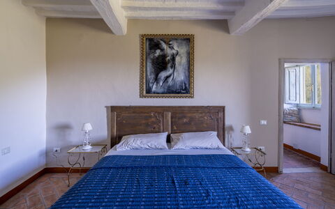 House in Sassa, Historic Tuscany Village, View: Letto, Mobilia, Bedding, Camera Da Letto, Lenzuolo, Interior Design, Pavimento, Pavimentazione, Legna, Camera