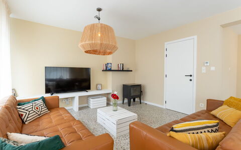 Wanderlust Belgium with Parking: Mobilia, Interior Design, Pavimentazione, Pavimento, Divano, Parete, Legna, Camera, Soggiorno, Soffitto