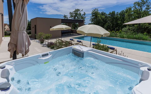 La Mari: Piscina, Ricorrere, Materiale Composito, Mobili Da Esterno, Ombrello, Tempo Libero, Eco Hotel, Sedia, Pianta Della Casa