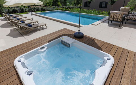 Sola: Piscina, Tempo Libero, Idraulico Fixture, Vasca Da Bagno, Materiale Composito, Vasca Idromassaggio, Ricorrere, Vacanza, Mobili Da Esterno
