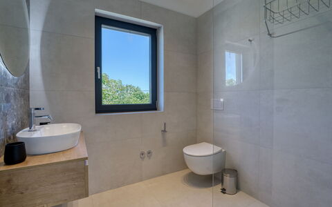Dream: Pavimentazione, Idraulico Fixture, Interior Design, Pavimento, Bagno, Soffitto, Rubinetto, Lavello, Specchio