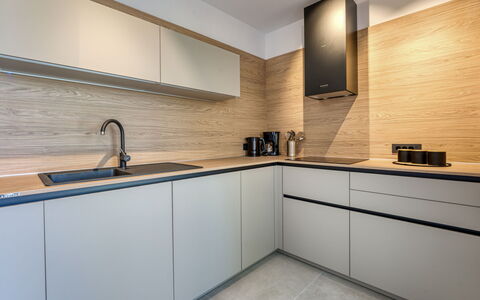 Dream: Cucina, Controsoffitto, Cabinetry, Pavimentazione, Legna, Elettrodomestico Da Cucina, Interior Design, Apparecchio Major, Pavimento, Elettrodomestico