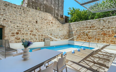 Villa Majestic: Piscina, Ricorrere, Piastrella, Muro ​​Di Pietra, Resort Citta ', Mobili Da Esterno, Calcare, Hotel