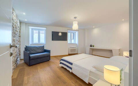 Villa Majestic: Interior Design, Soffitto, Pavimentazione, Legna, Pavimento, Mobilia, Camera, Illuminazione, Letto, Camera Da Letto