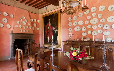 Castello di Cabbiavoli: Mobilia, Interior Design, Parete, Tavolo, Illuminazione, Soffitto, Camera, Cornice, Sedia, Sala Da Pranzo