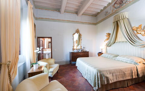 Castello di Cabbiavoli: Camera Da Letto, Mobilia, Interior Design, Letto, Telaio Del Letto, Bedding, Lenzuolo, Casa, Lampada, Biancheria