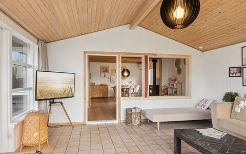 Ansberga - 3.2Km to the Fjord: Interior Design, Legna, Mobilia, Soffitto, Pavimentazione, Pavimento, Soggiorno, Casa, Divano, Illuminazione